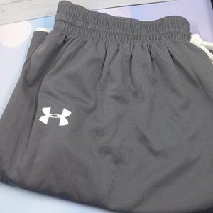 Underarmour Boy's reversible shorts XXL/18